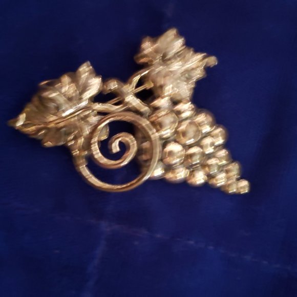 Vintage Danecraft Sterling Silver Grape Brooch - Picture 3 of 10